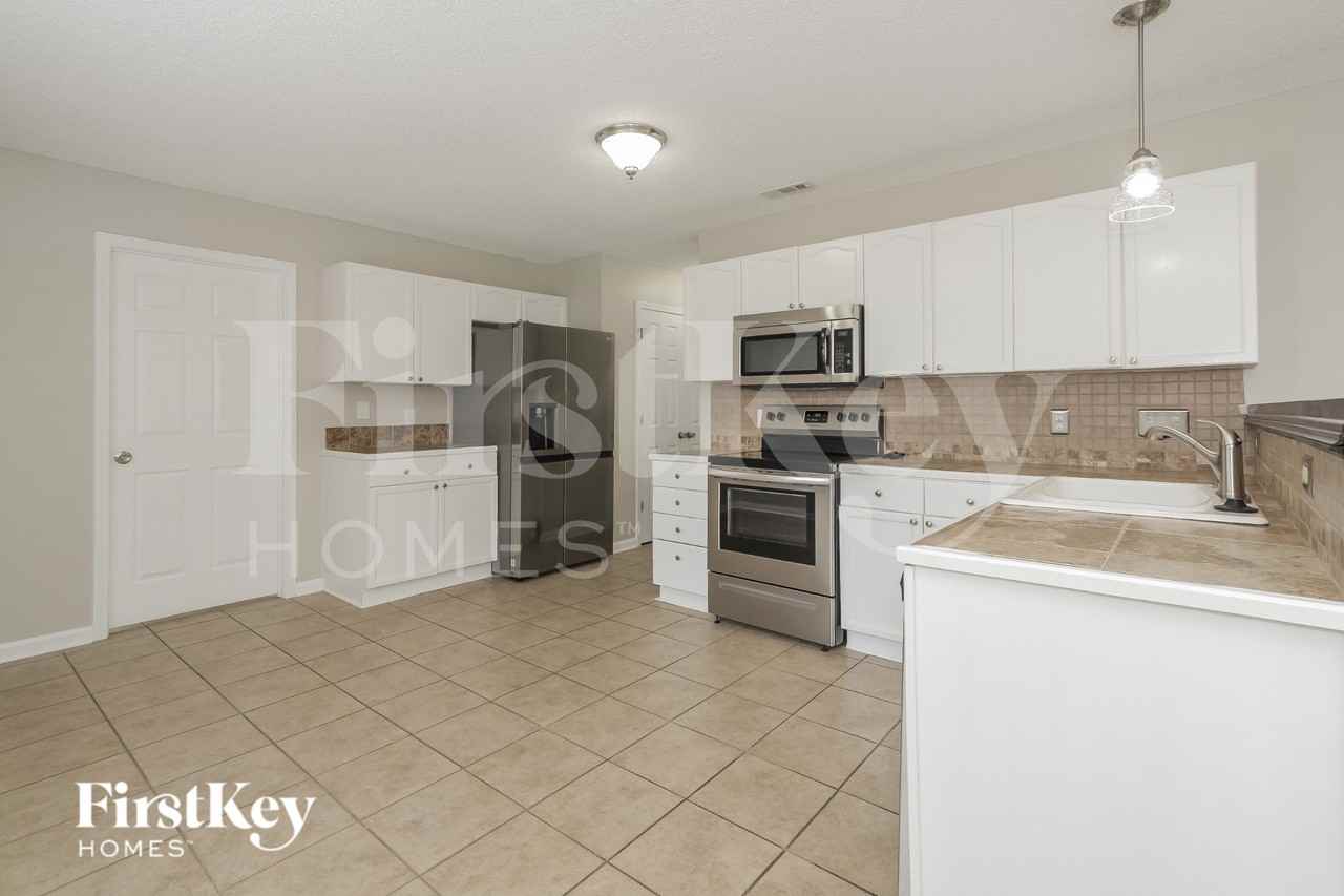 6051 Hedgecrest Pl - Photo 7 of 15