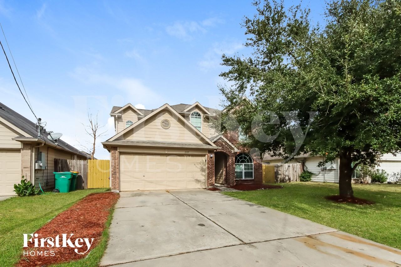 2305 Shady Pine Dr - Photo 2 of 15