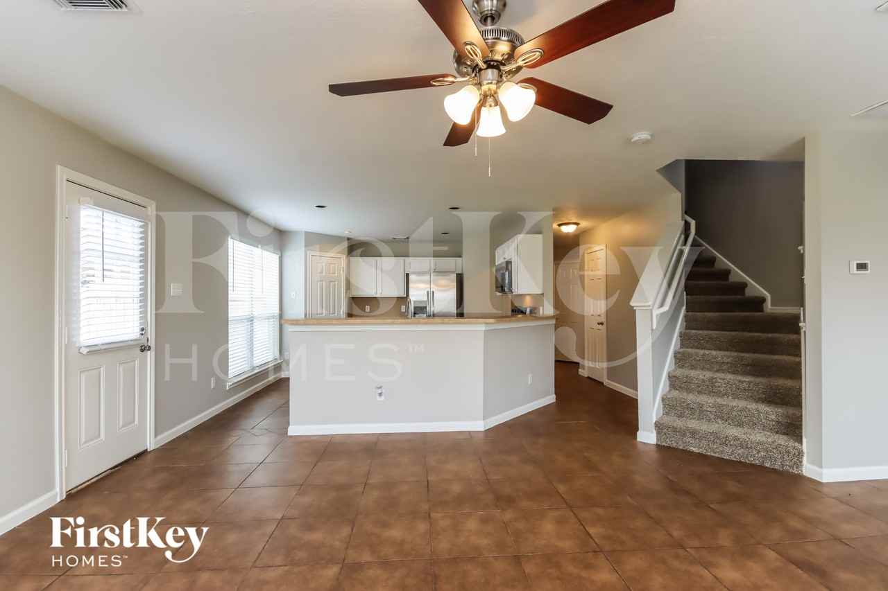 2305 Shady Pine Dr - Photo 4 of 15