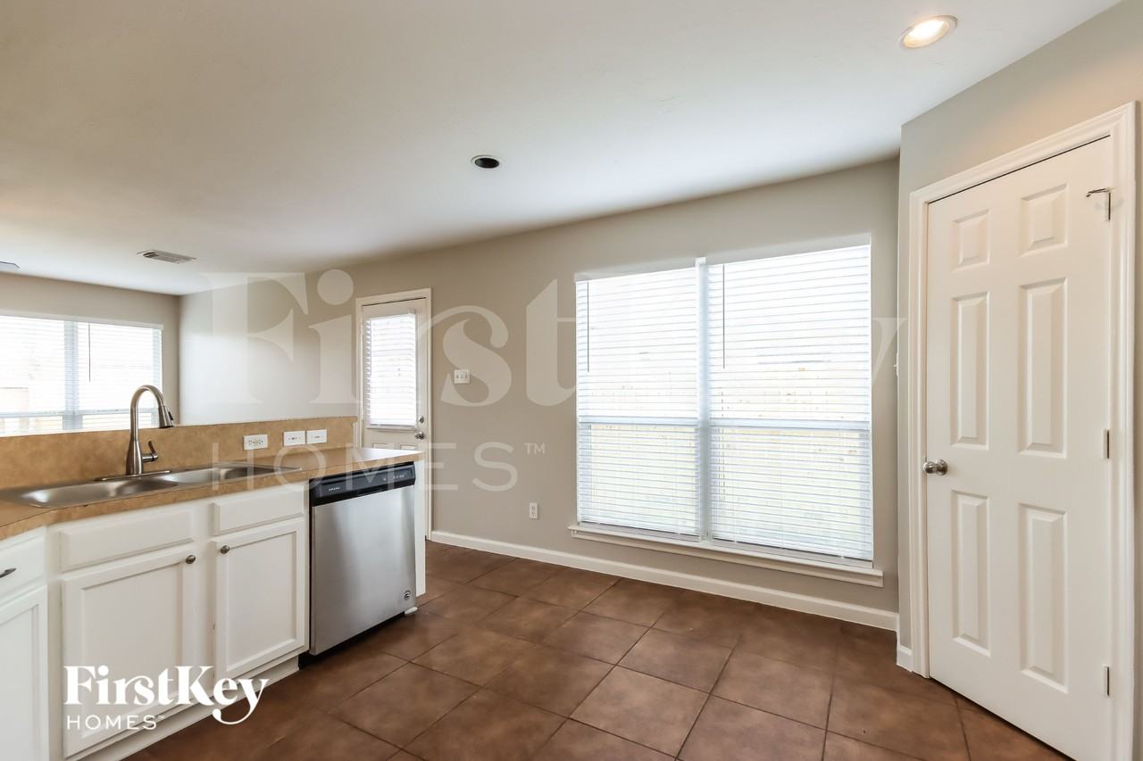 2305 Shady Pine Dr - Photo 6 of 15