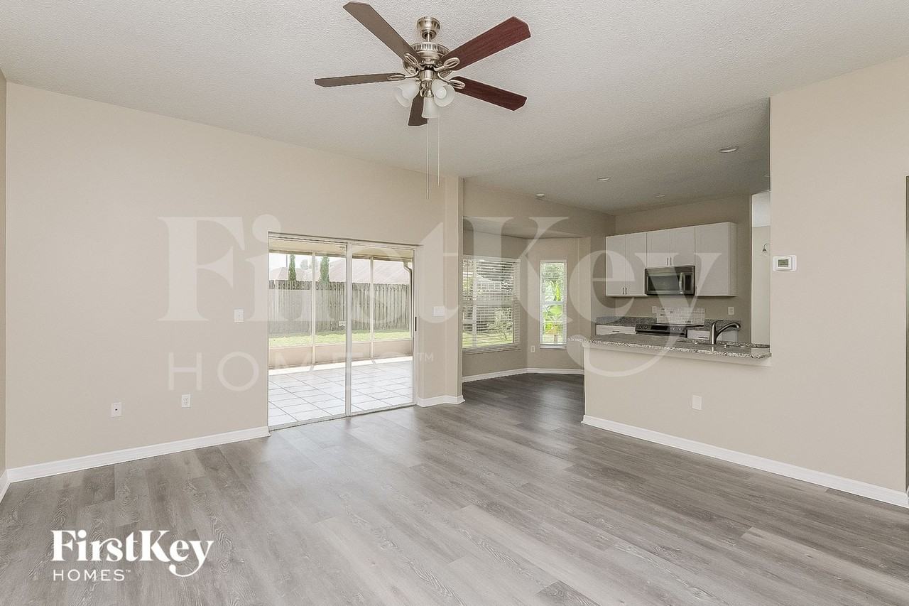 1204 Franford Dr - Photo 3 of 15