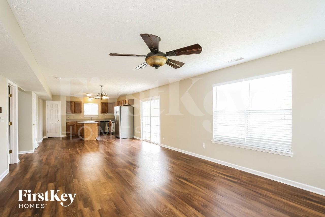 2706 Bluestone Dr - Photo 4 of 16