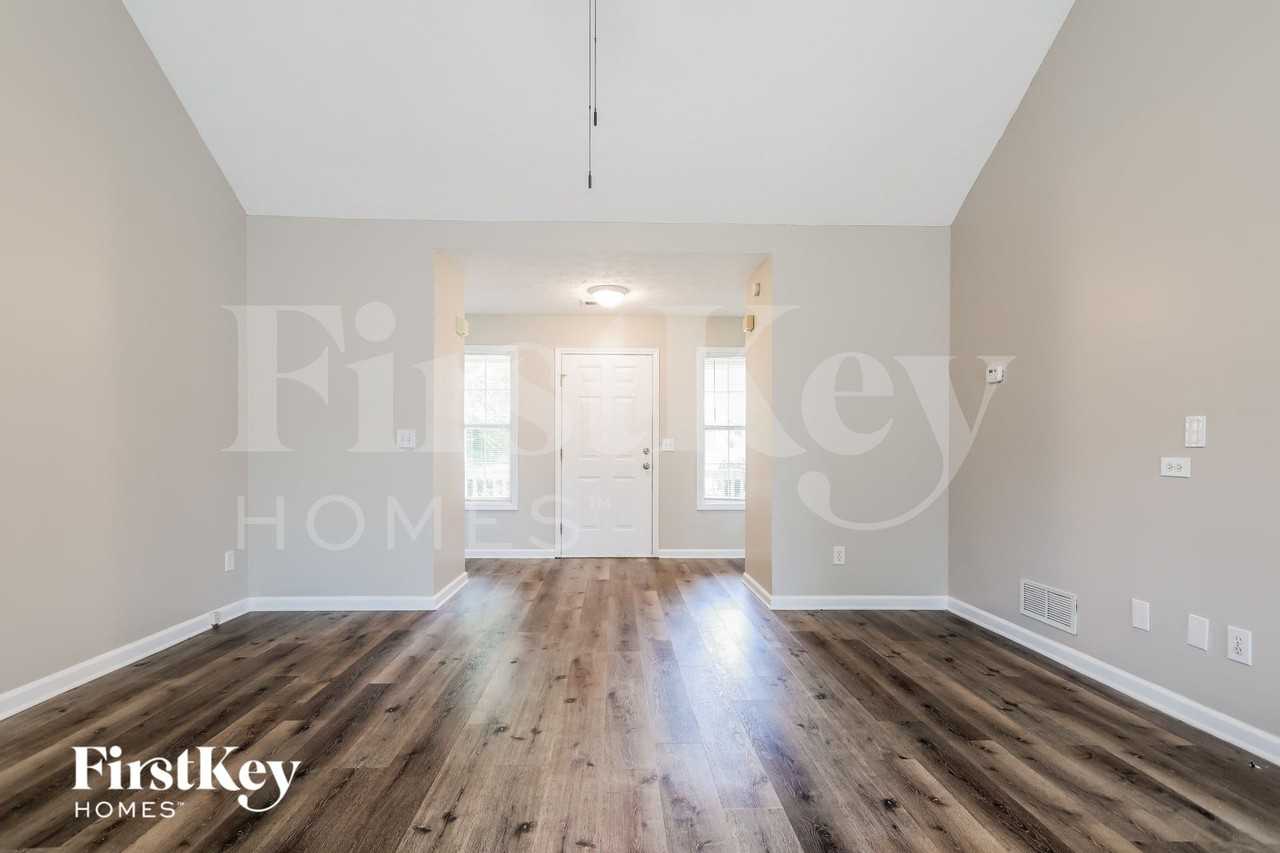 1370 Summer Lake Ter - Photo 2 of 15