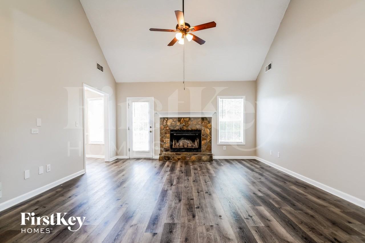 1370 Summer Lake Ter - Photo 3 of 15