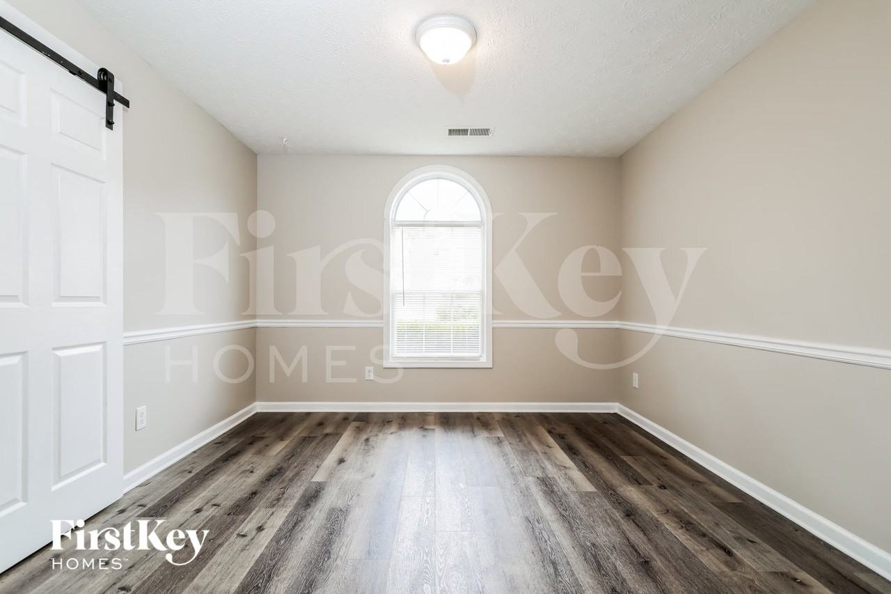 1370 Summer Lake Ter - Photo 4 of 15