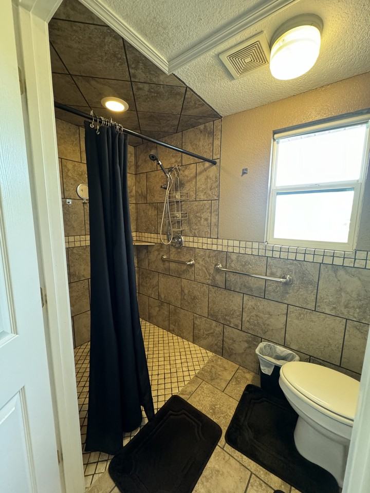 225 Oakwood Dr #1 - Photo 5 of 12