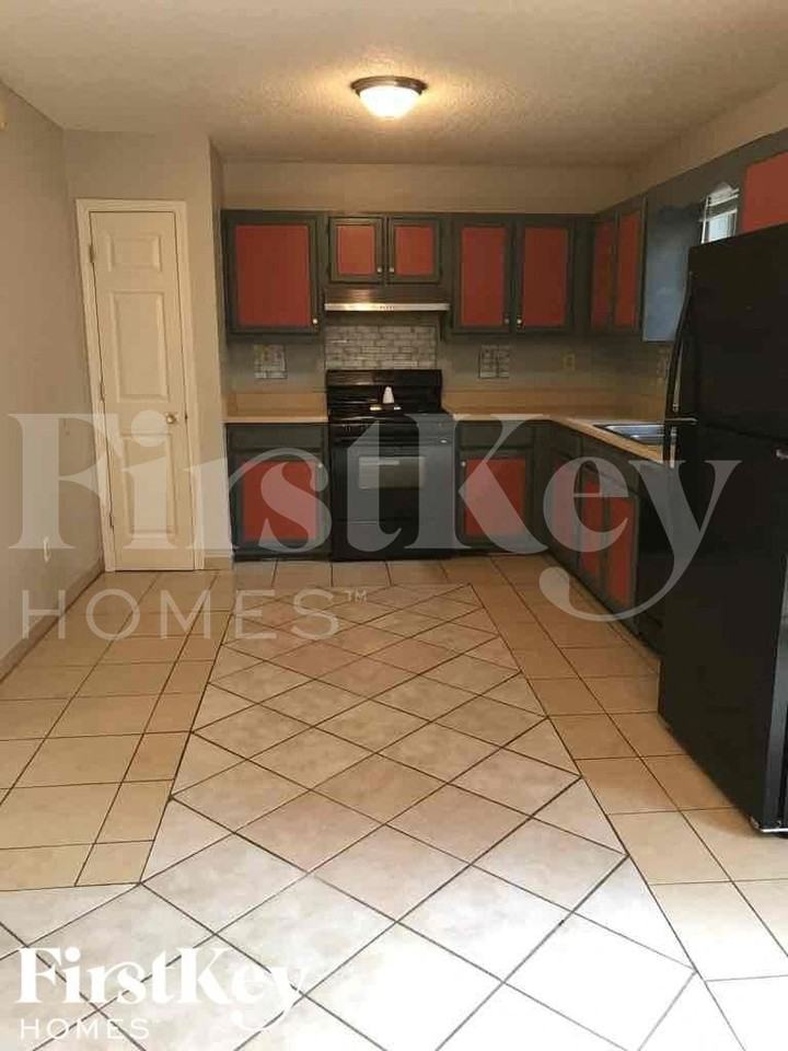 7774 Melanie Dr - Photo 6 of 18