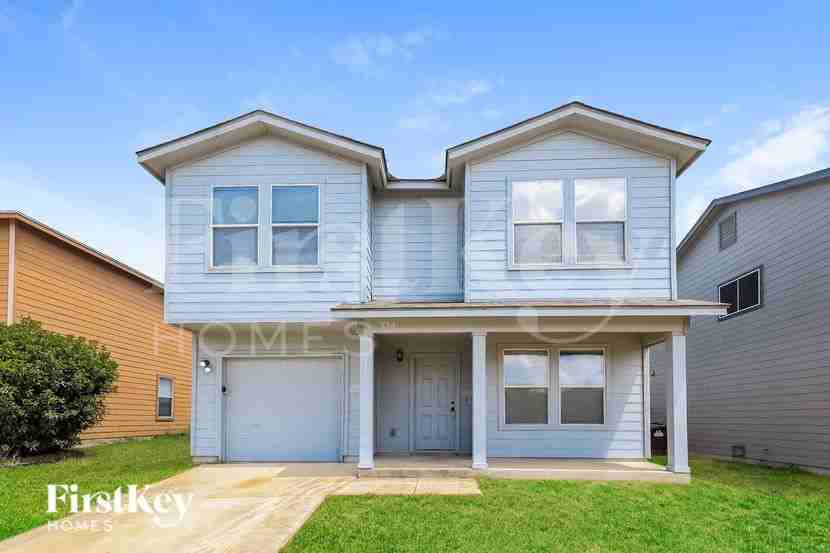 7615 Fishers Path - Photo 2 of 15