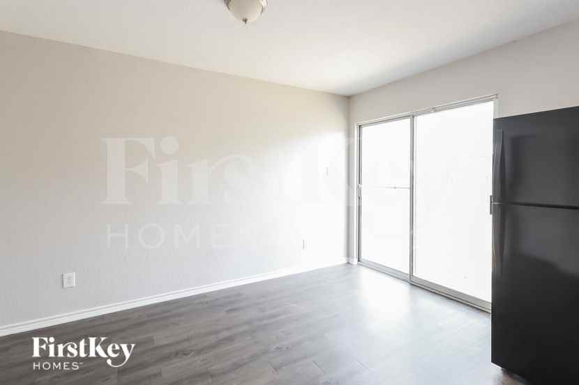 7615 Fishers Path - Photo 5 of 15