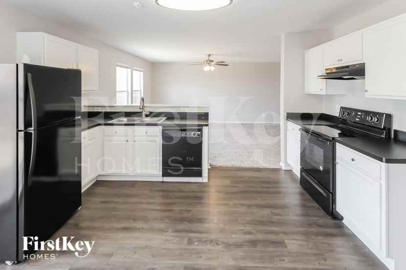 7615 Fishers Path - Photo 6 of 15