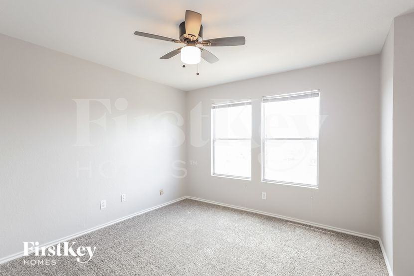 7615 Fishers Path - Photo 7 of 15