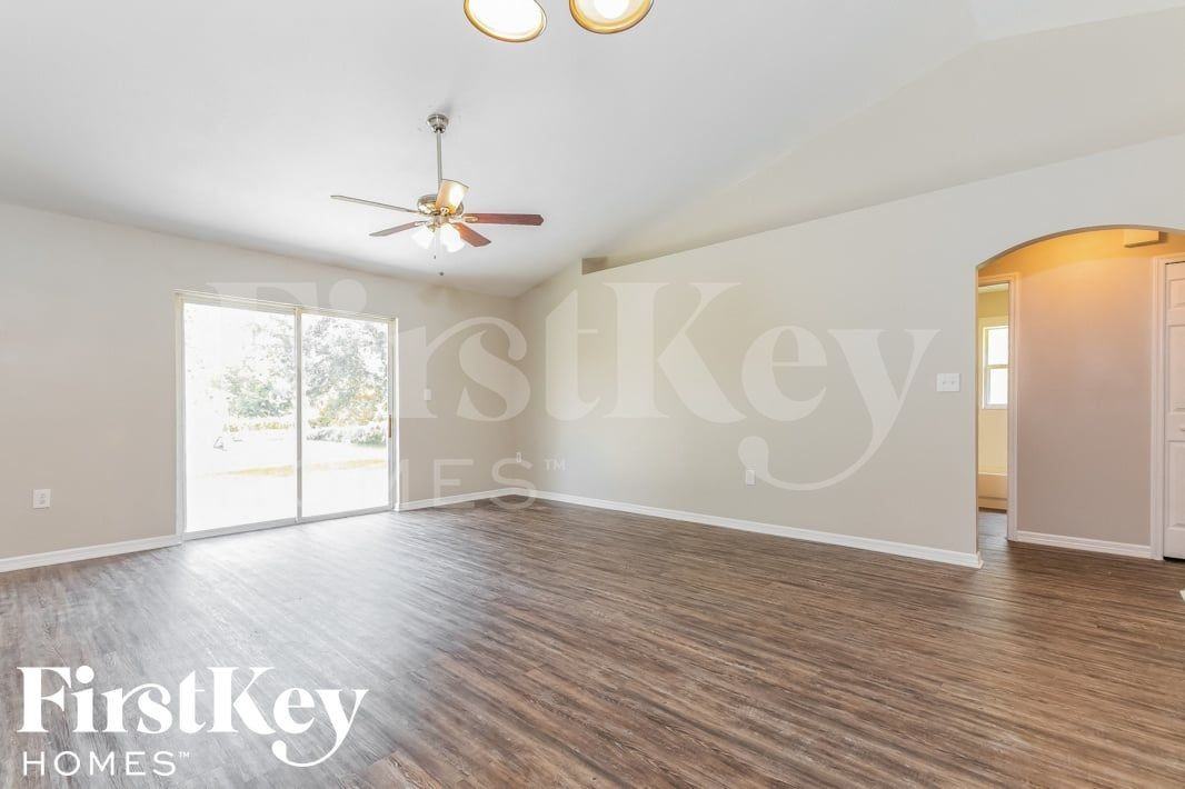 737 Coconut St Se - Photo 2 of 15