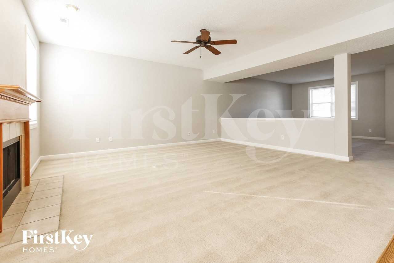 6547 Locust Grove Dr - Photo 3 of 16