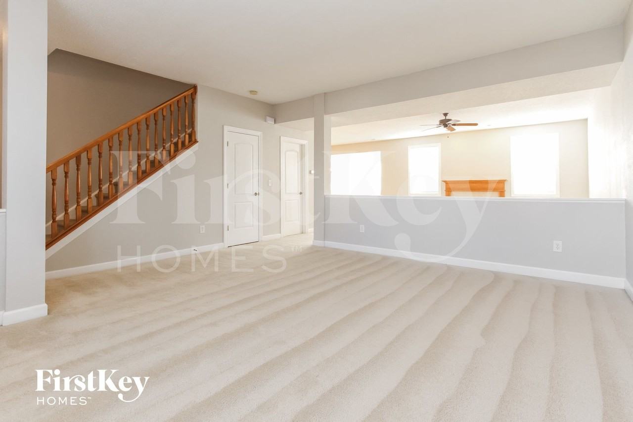 6547 Locust Grove Dr - Photo 5 of 16