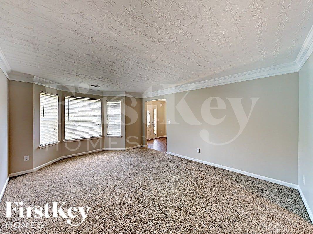 505 Creekview Blvd - Photo 2 of 17
