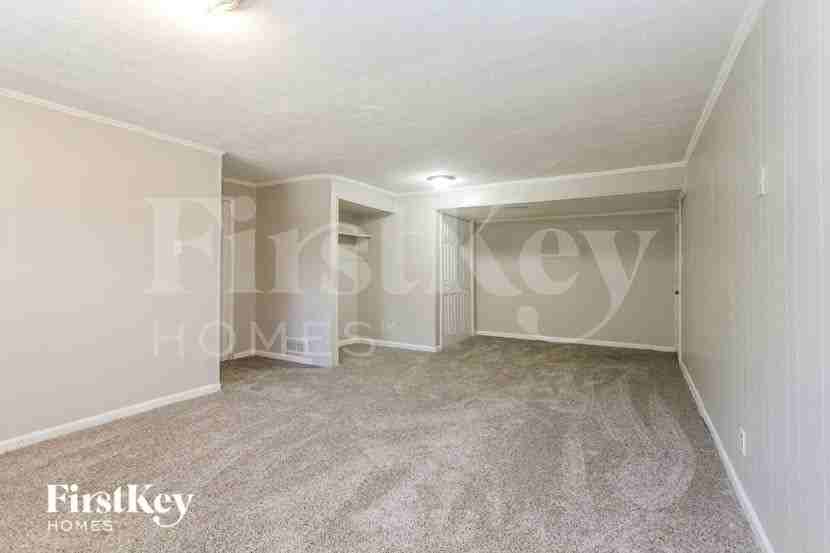 4639 Thornleigh Dr - Photo 5 of 15
