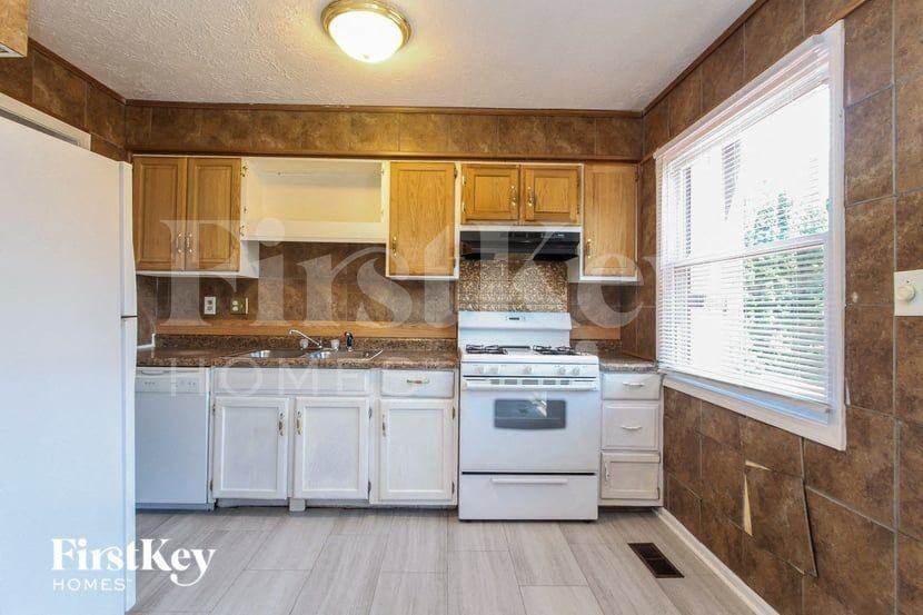 4639 Thornleigh Dr - Photo 7 of 15