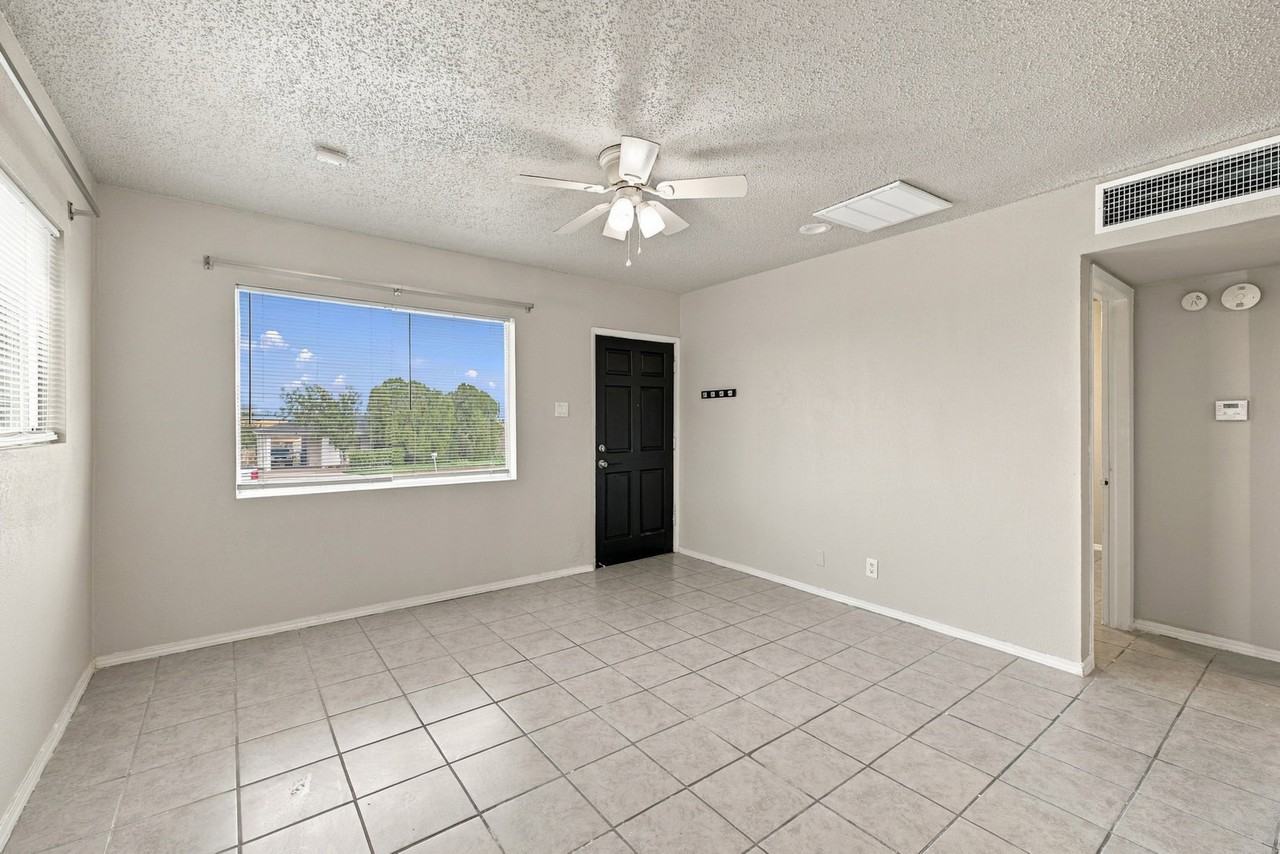 8507 Leo St #B - Photo 3 of 8