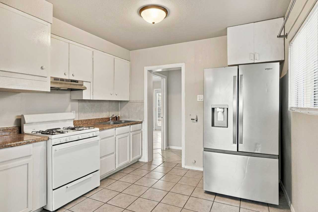 8507 Leo St #B - Photo 5 of 8