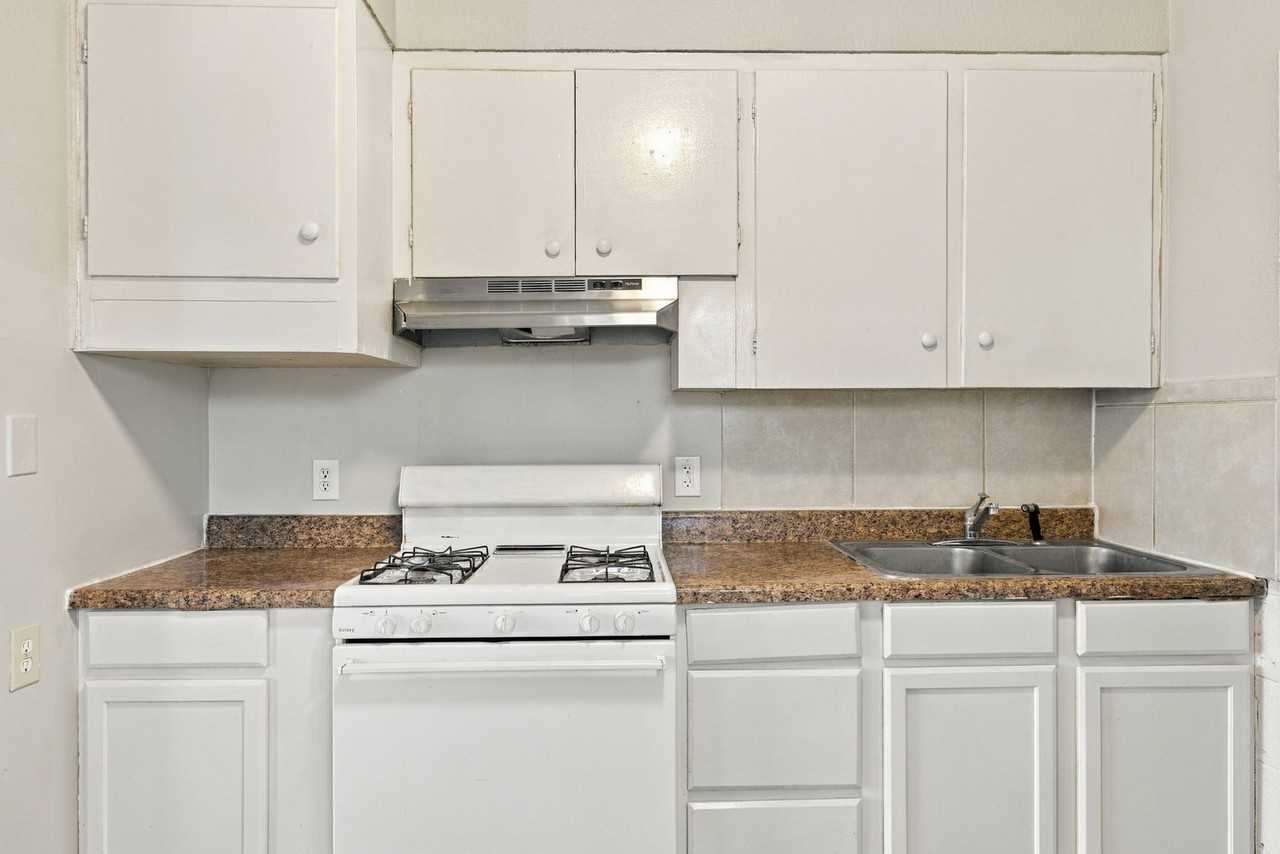 8507 Leo St #B - Photo 6 of 8