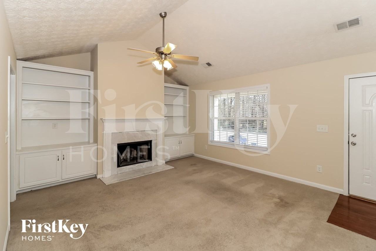 262 Longford Ct - Photo 3 of 14