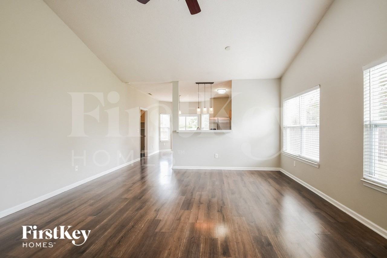 17062 Black Cherry Ct - Photo 4 of 16