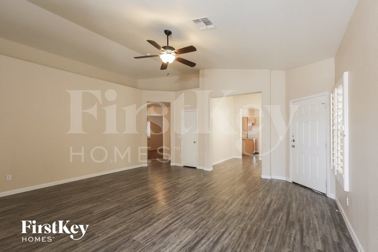 13424 W Gelding Dr - Photo 4 of 15