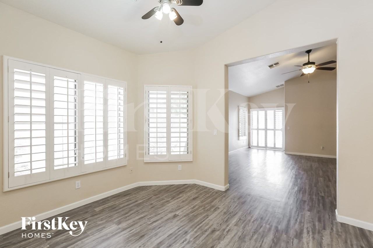 13424 W Gelding Dr - Photo 5 of 15