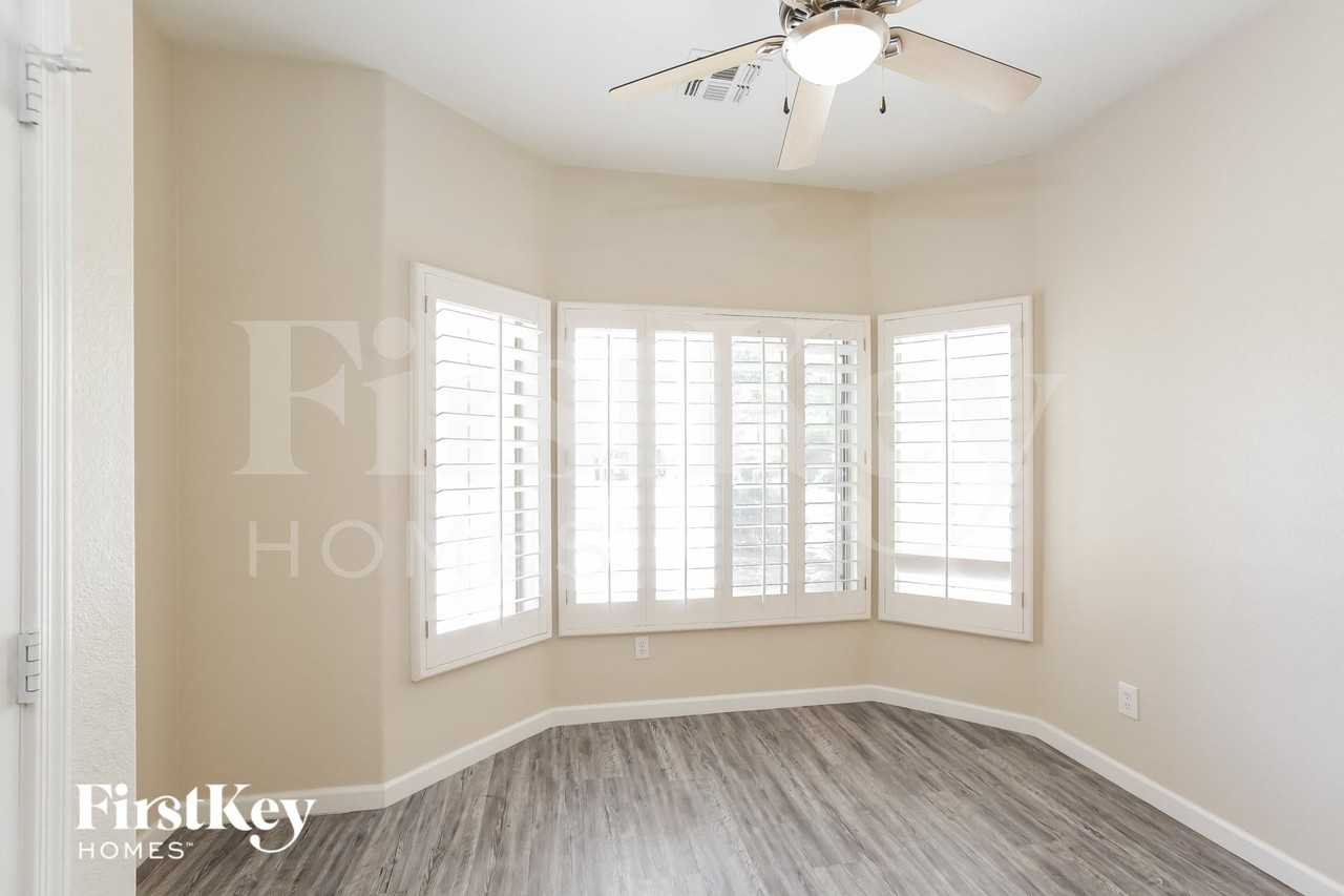 13424 W Gelding Dr - Photo 6 of 15