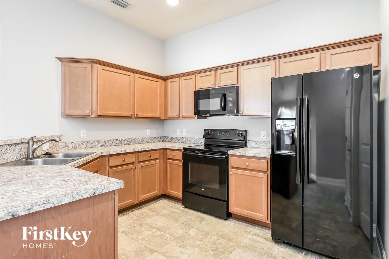 1119 Sabine Ln - Photo 6 of 16