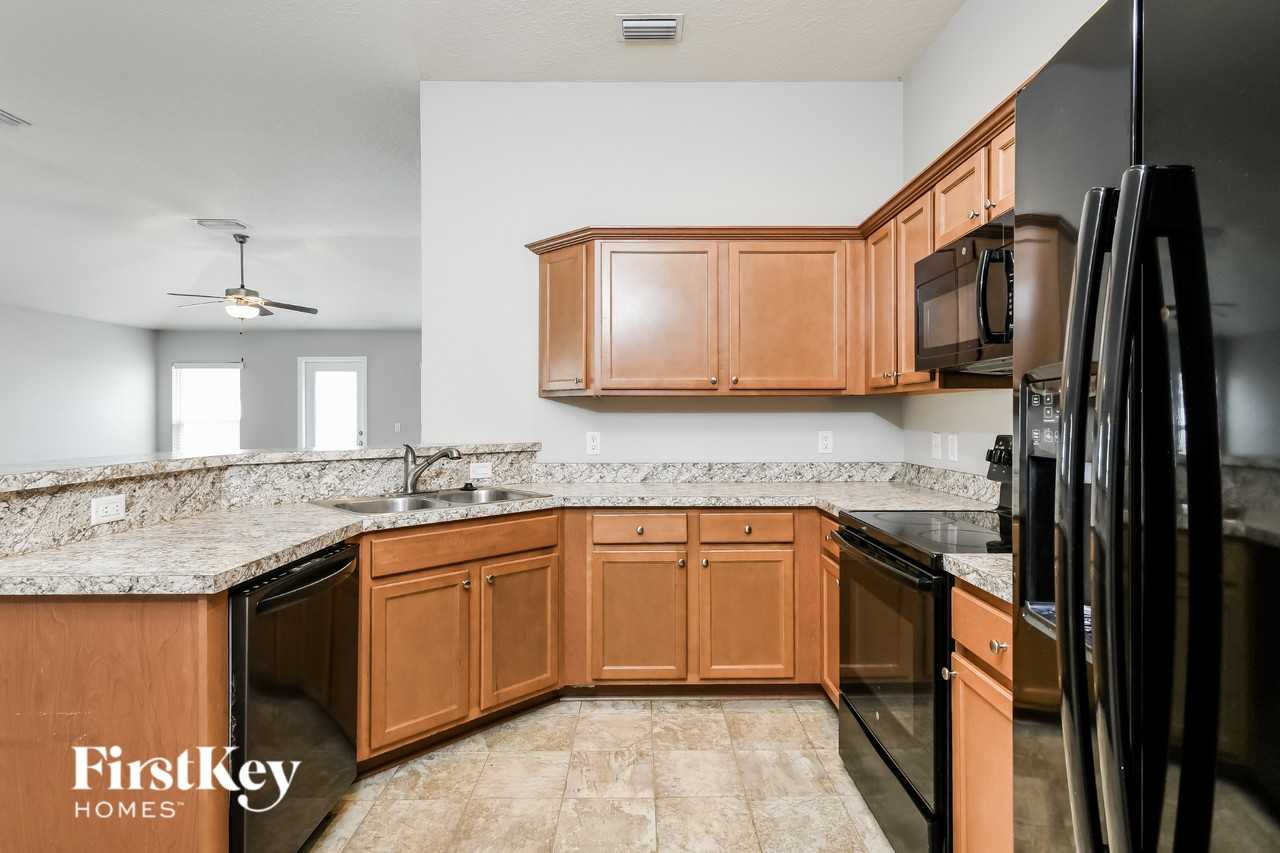 1119 Sabine Ln - Photo 7 of 16