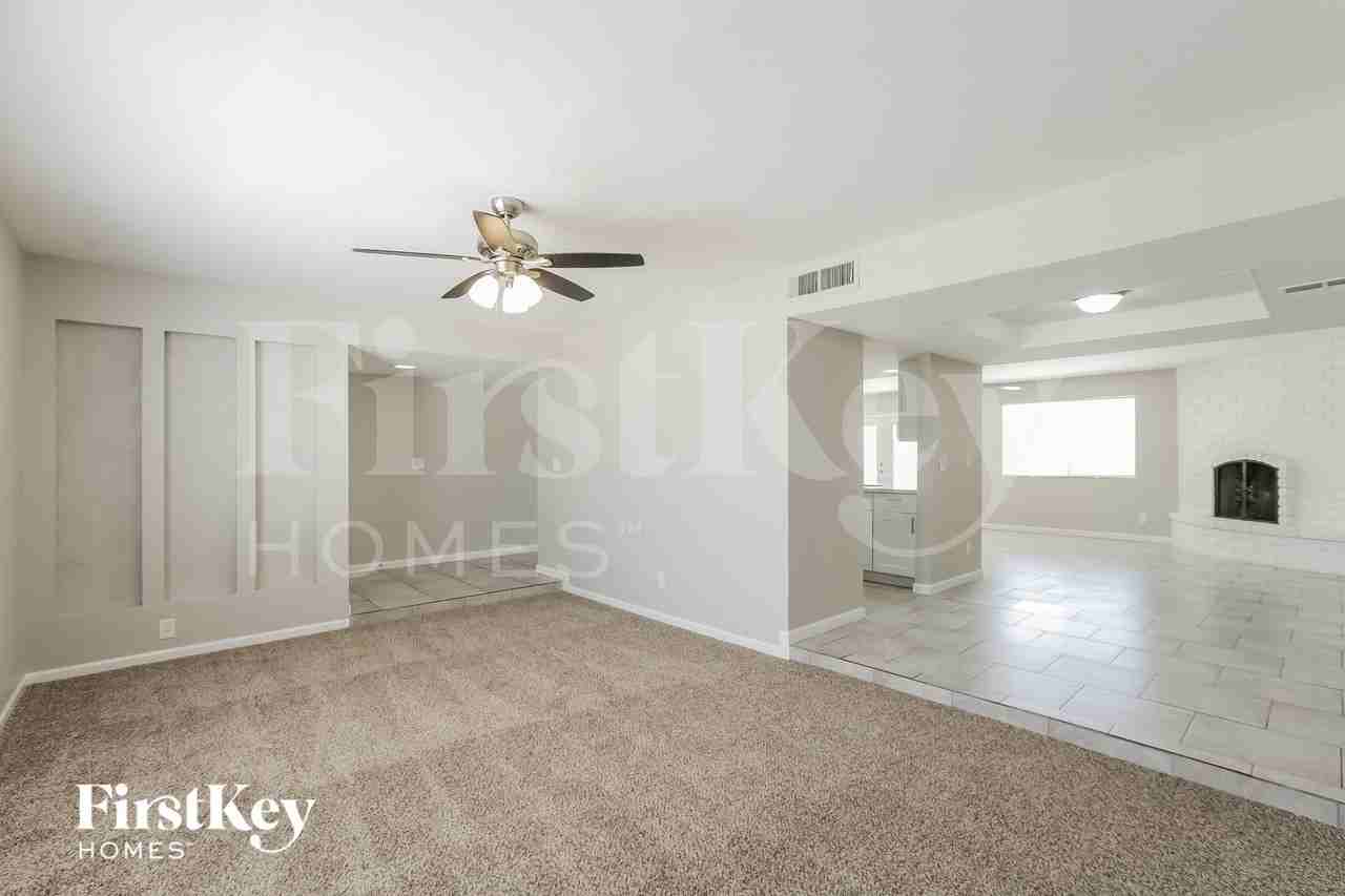 10437 W Campbell Ave - Photo 4 of 15