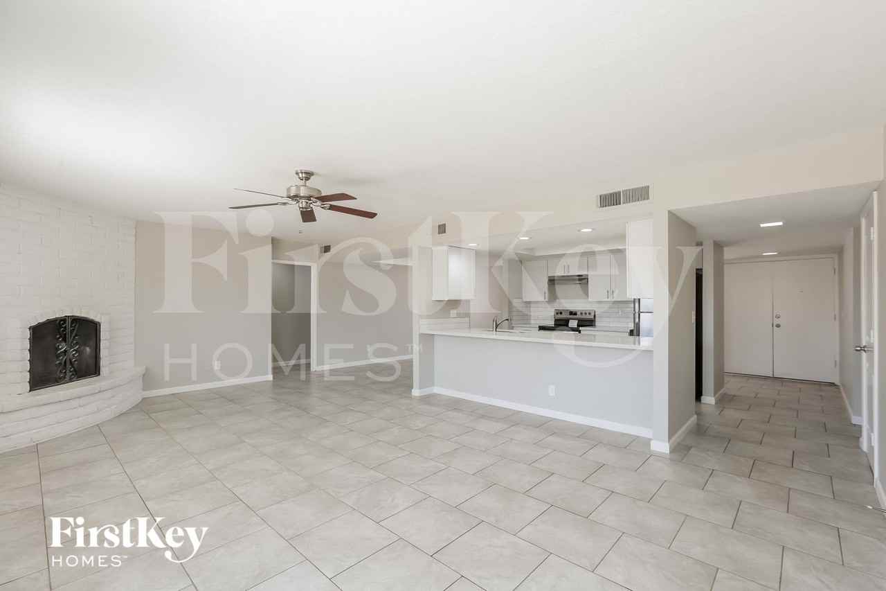 10437 W Campbell Ave - Photo 5 of 15