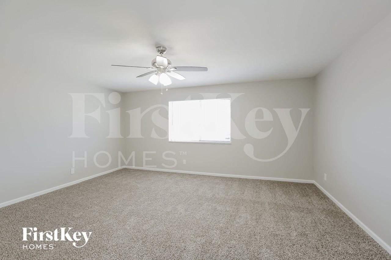 10437 W Campbell Ave - Photo 7 of 15