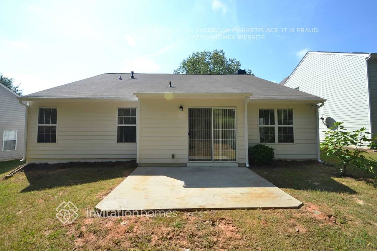 3676 Southwick Dr Nw - Photo 2 of 3