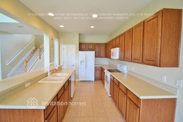 9940 58th St E - Photo 3 of 12