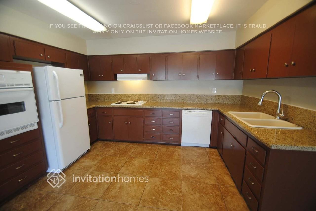 4153 N 63rd Dr - Photo 4 of 9