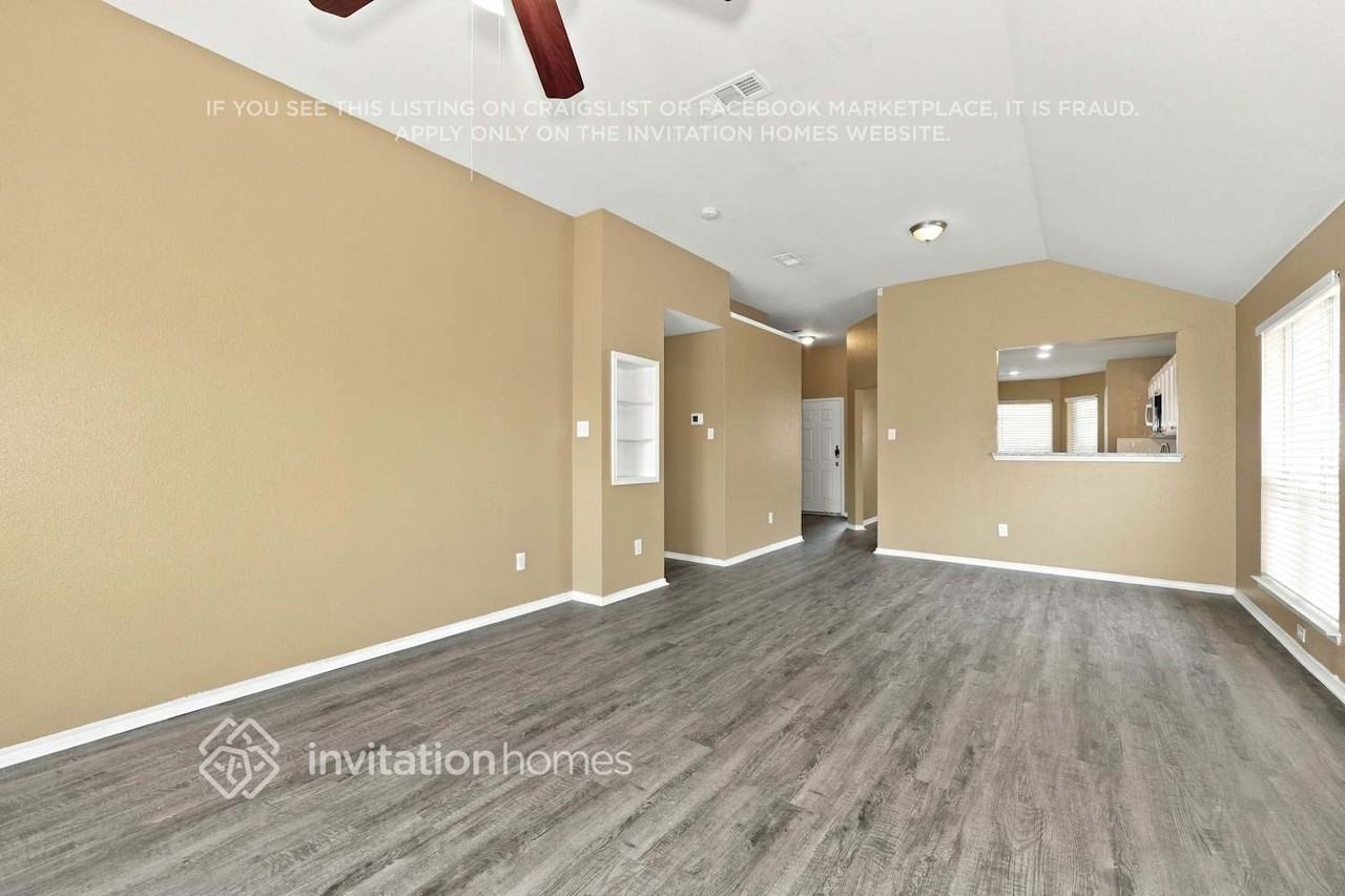 1009 Hannah St - Photo 4 of 17