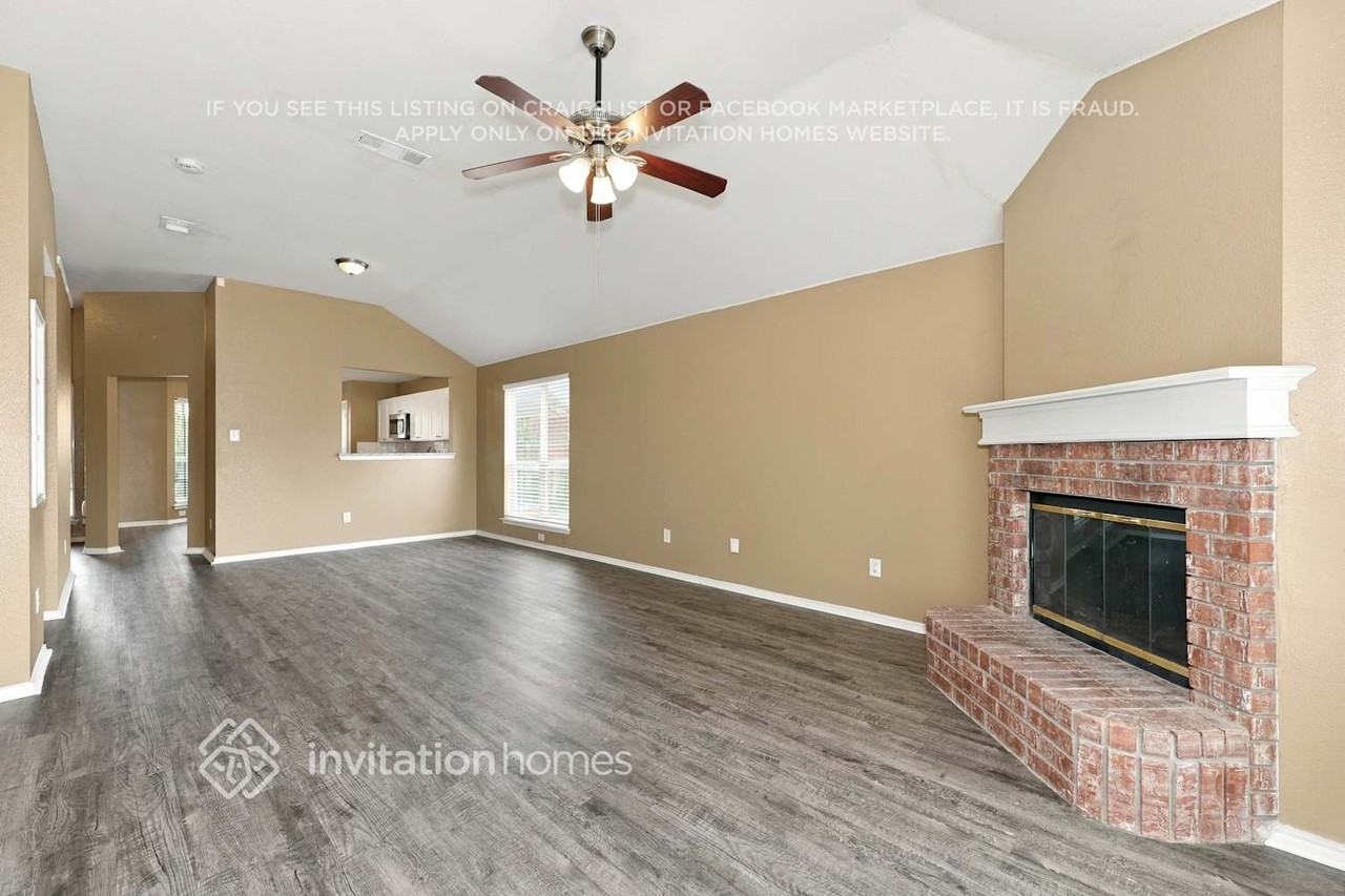 1009 Hannah St - Photo 5 of 17