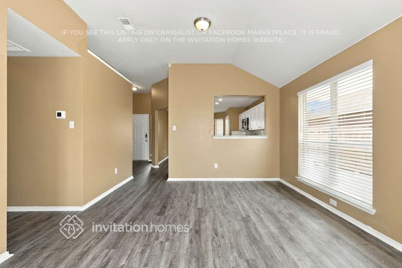 1009 Hannah St - Photo 6 of 17