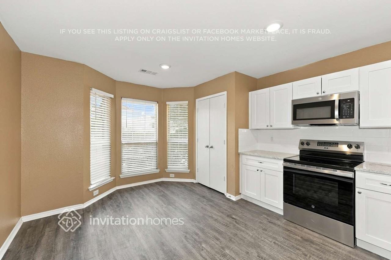 1009 Hannah St - Photo 7 of 17