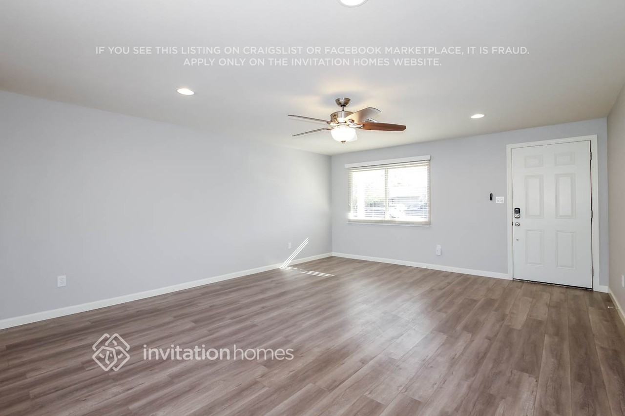 3922 E Emile Zola Ave - Photo 2 of 16