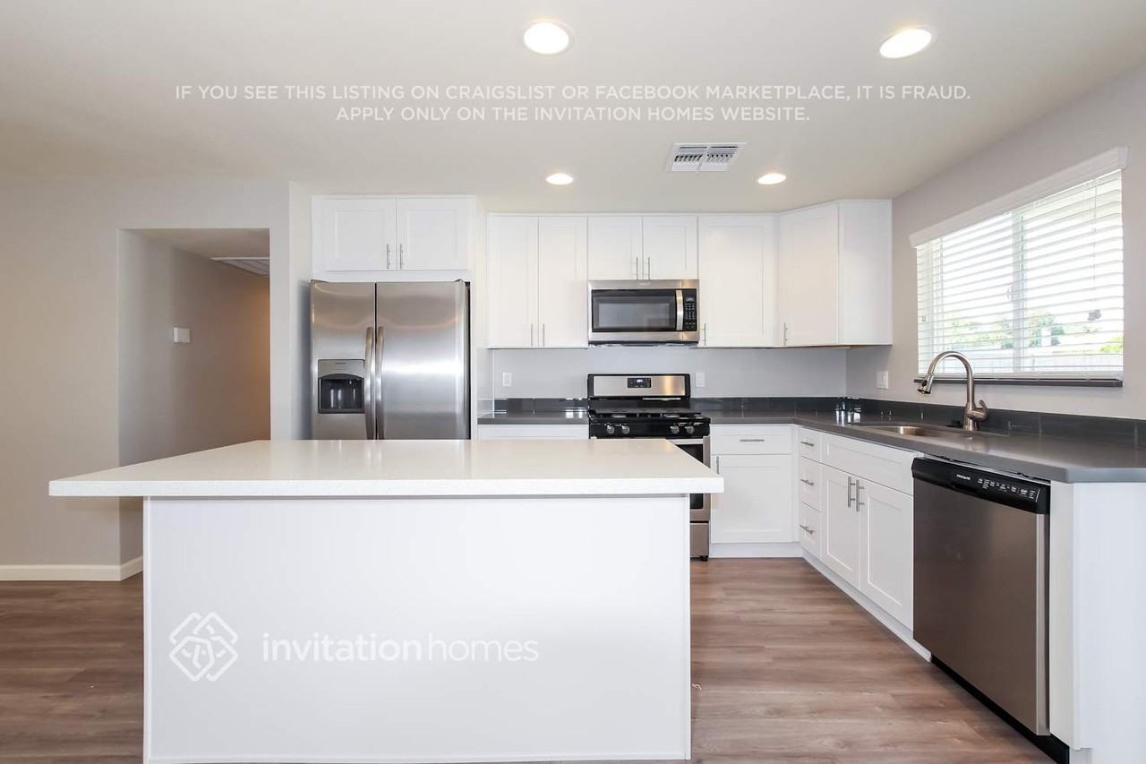 3922 E Emile Zola Ave - Photo 5 of 16