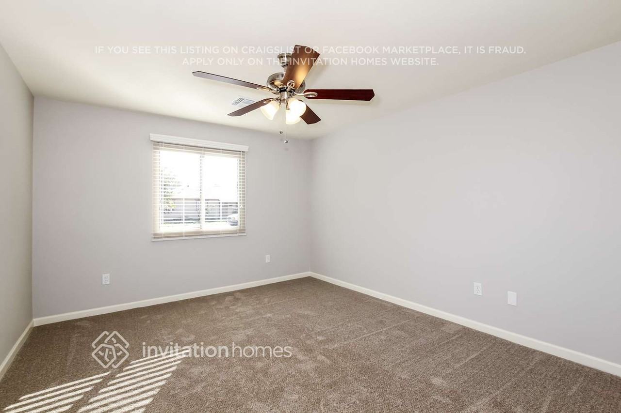 3922 E Emile Zola Ave - Photo 6 of 16
