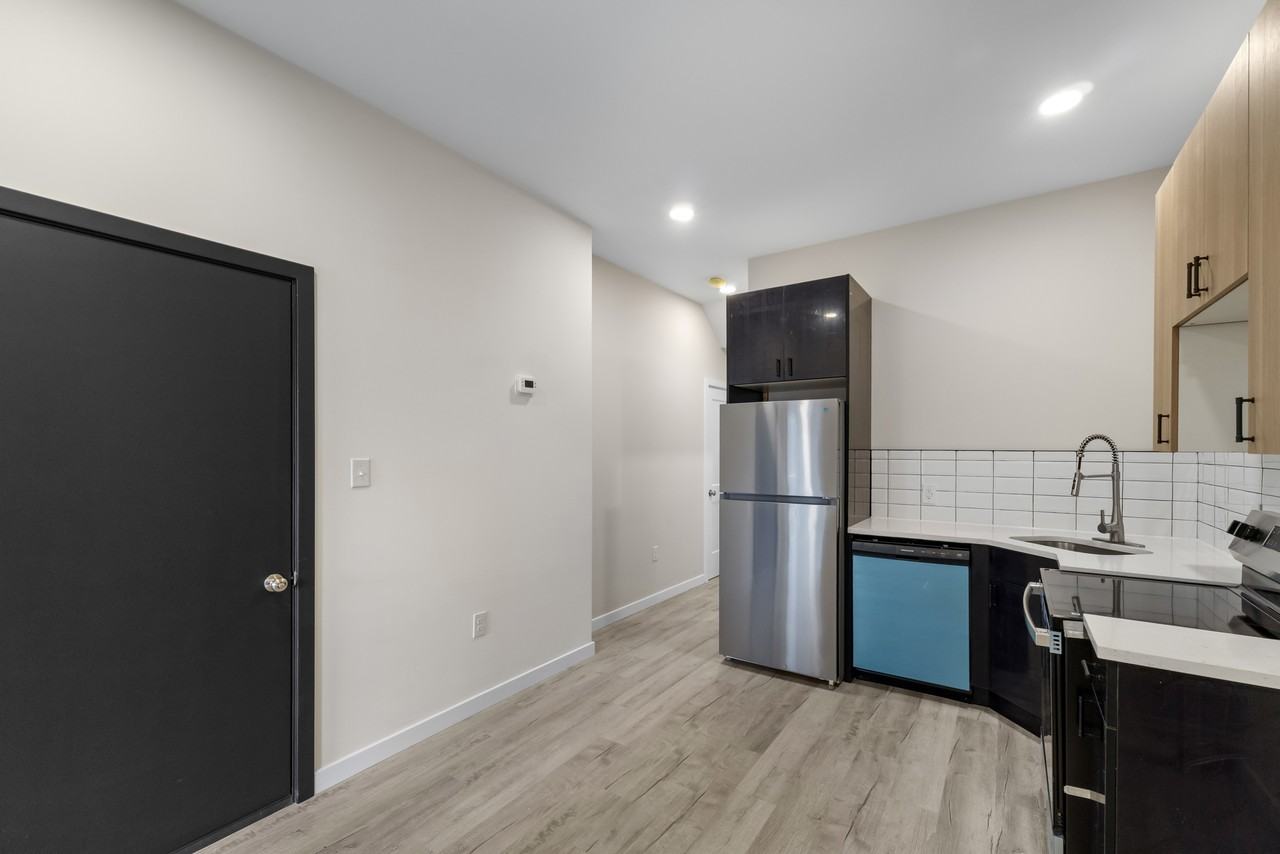 2041 N 8th St #A - Photo 2 of 10