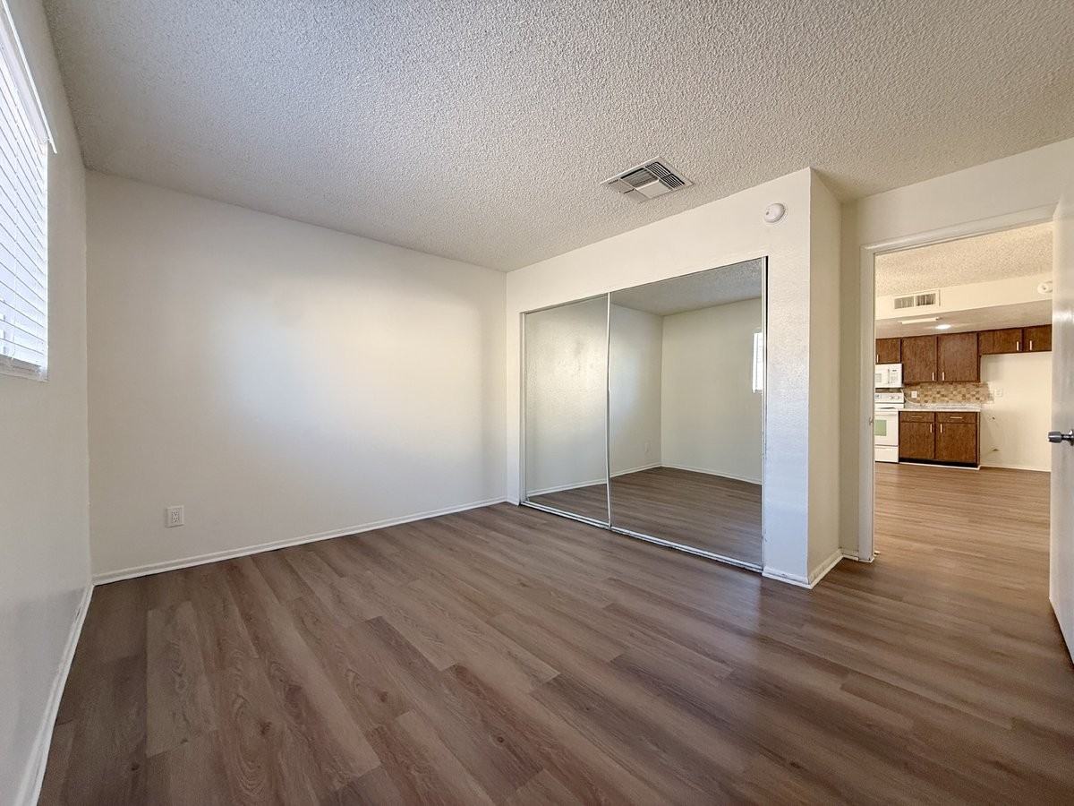 5321 W Sierra St - Photo 3 of 31
