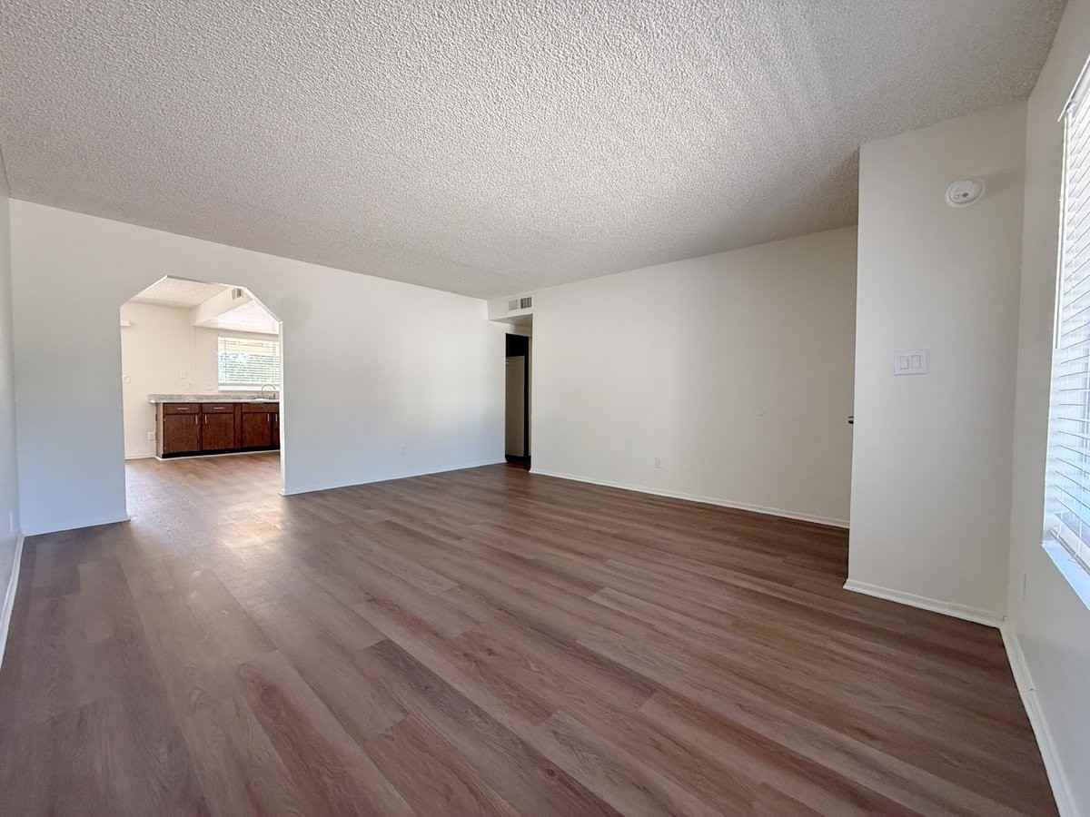 5321 W Sierra St - Photo 5 of 31