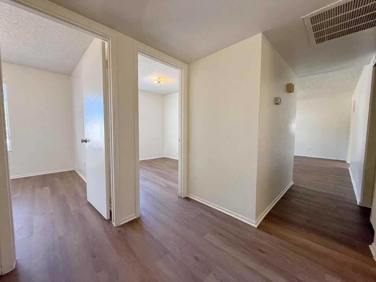 5321 W Sierra St - Photo 6 of 31