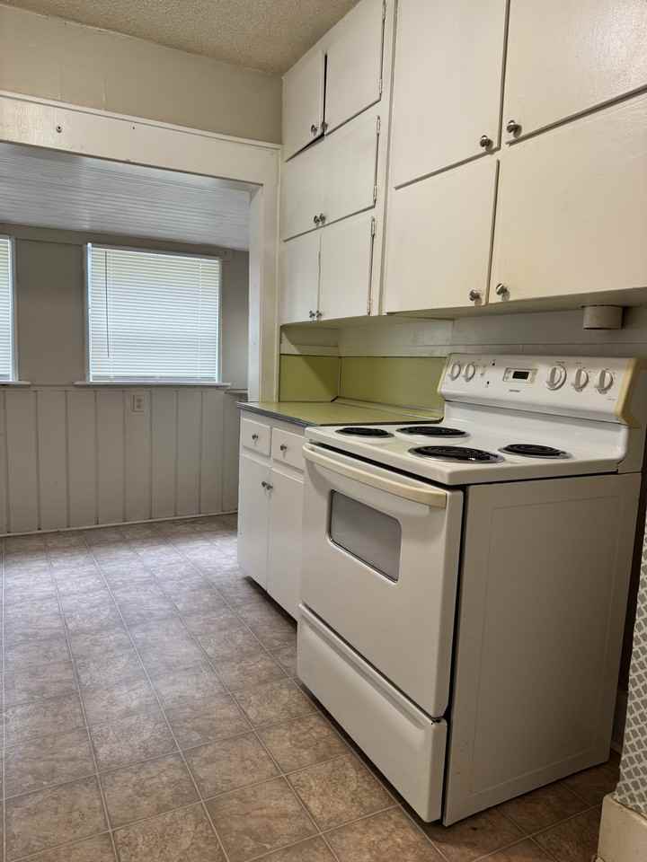 1004 S Market St #1 - Photo 2 of 7