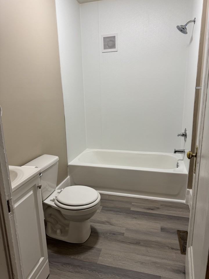 1004 S Market St #1 - Photo 3 of 7
